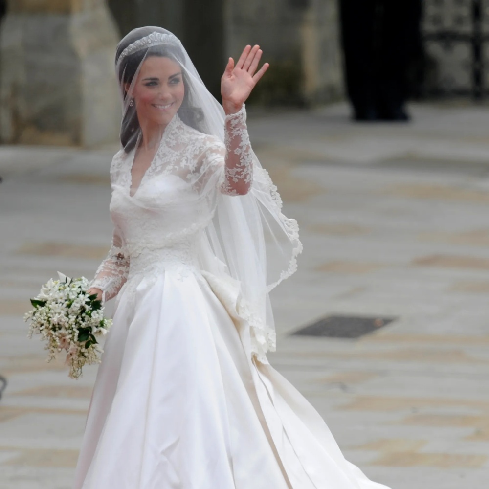 فستان زفاف كاثرين أميرة ويلز Catherine Princess of Wales