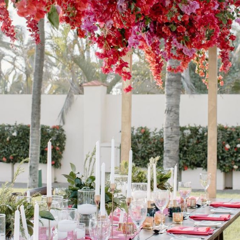 لون فيفا ماجنتا في حفلات زفاف 2023