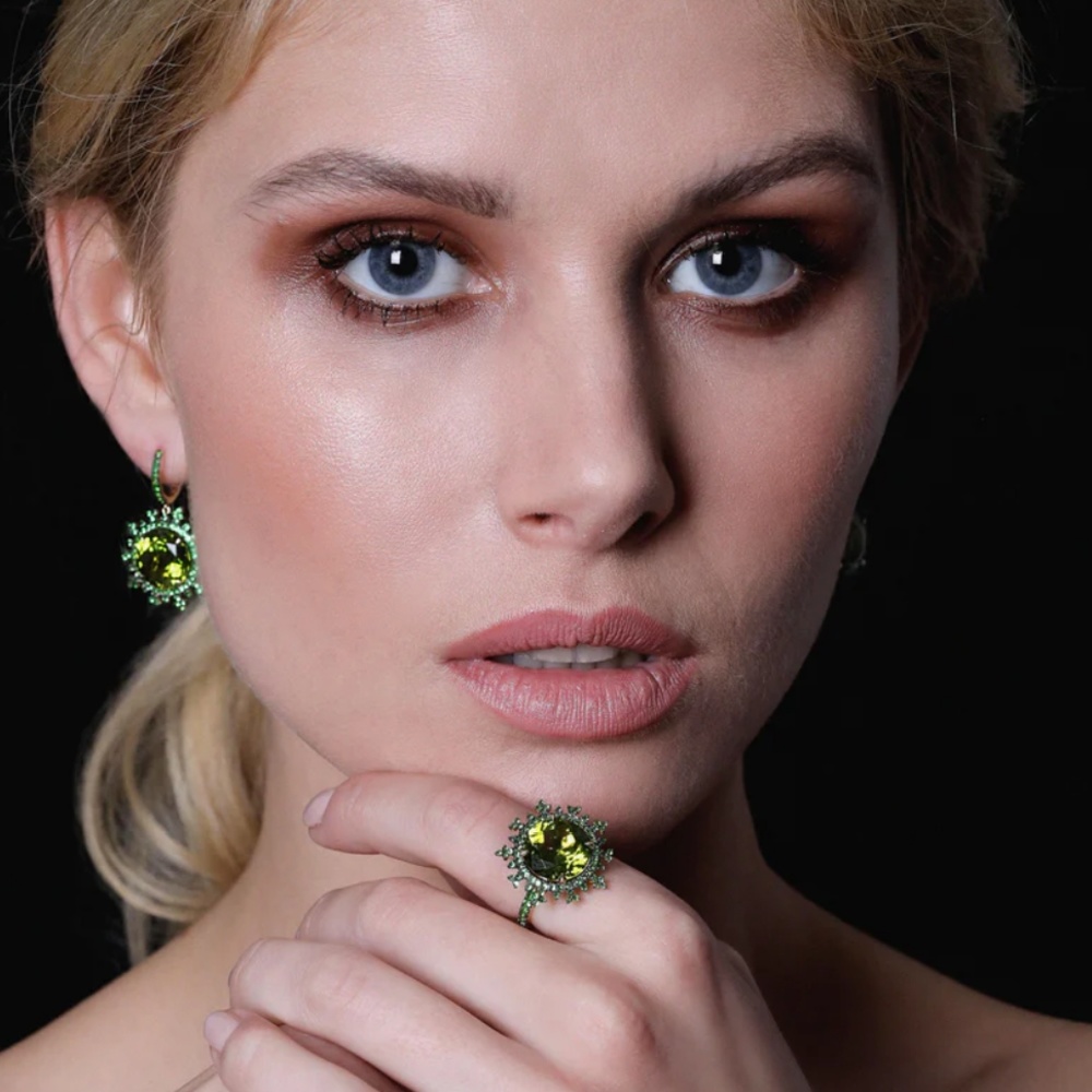 حجر كريم يتساقط من السماء؟