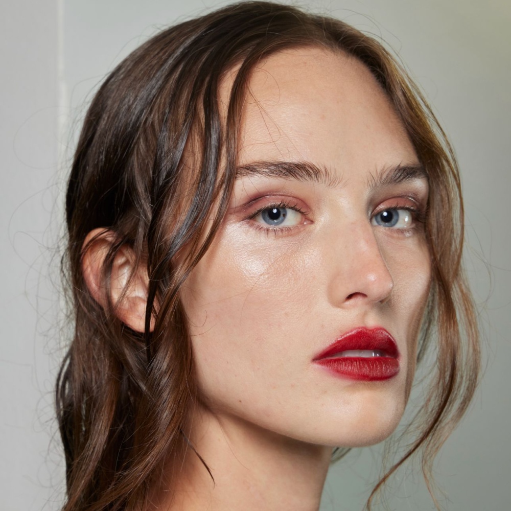 طرق أساسية لتثبيت لون الشفاه في موسم الصيف