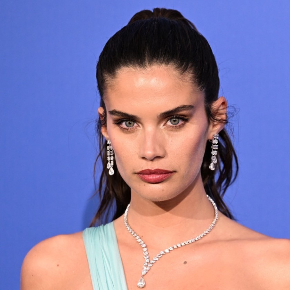 إطلالات النجمات العالميات الجمالية في حفل amfAR 2023