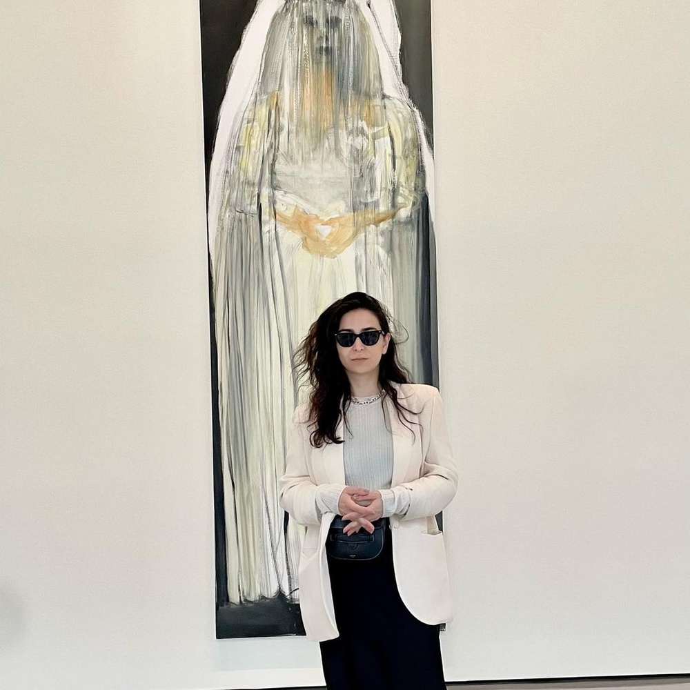 ساندرا منصور إسم لامع في عالم تصميم الأزياء.. تصاميم عبقرية لموهبة لافتة إنطلقت من لبنان ووصلت إلى العالمية 