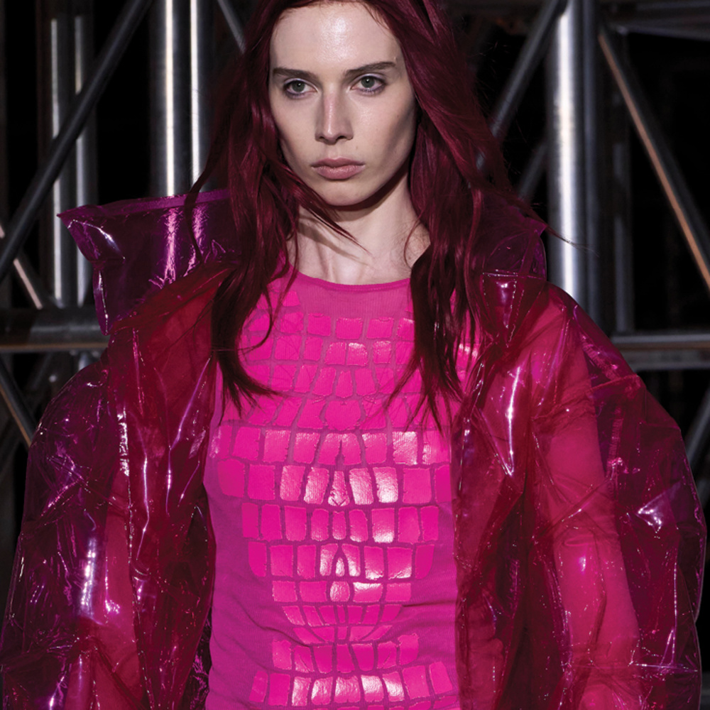  قصة المعطف الواقي من المطر 