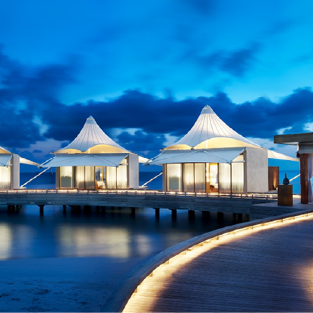 ابتعدي عن أجواء العمل واسترخي وتنفسي بعمق على الطريقة المالديفية في فندق W MALDIVES