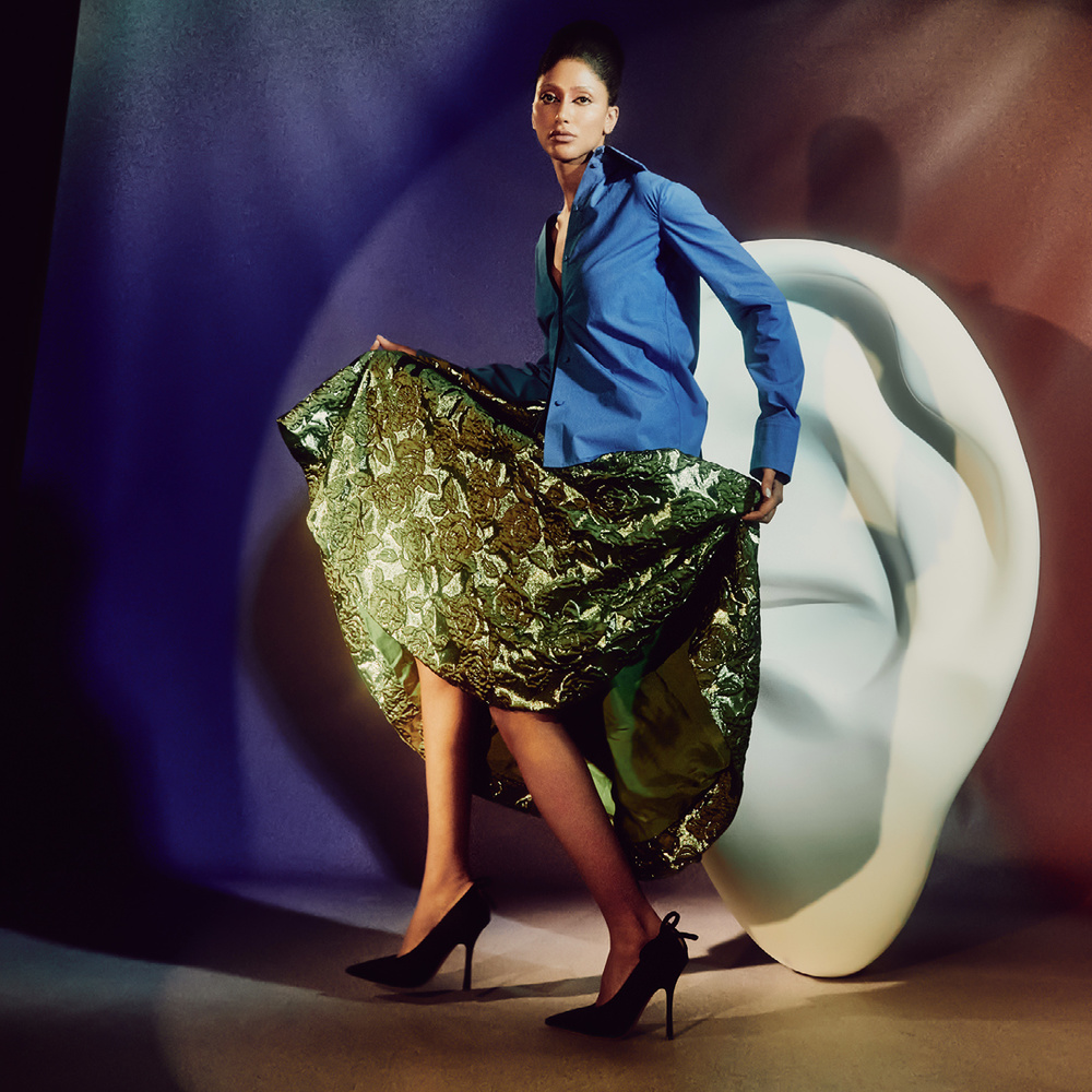 إطلالة من "فالنتينو" VALENTINO