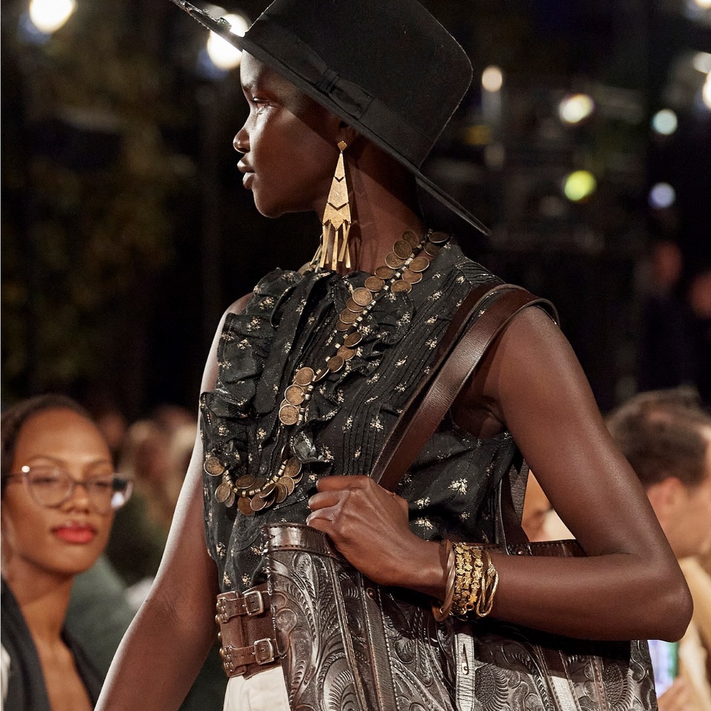 القبعة لربيع 2023