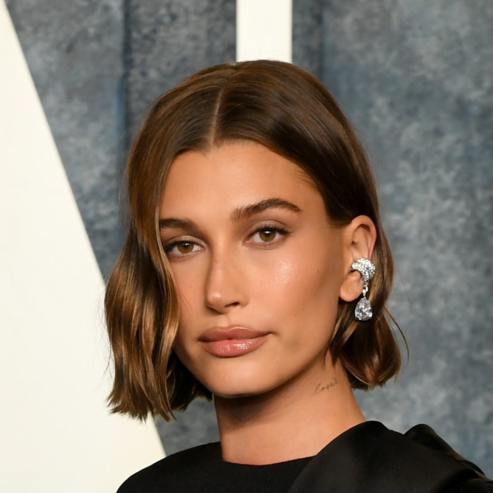 إطلالات هايلي بيبر أجمل صبغات الشعر البني