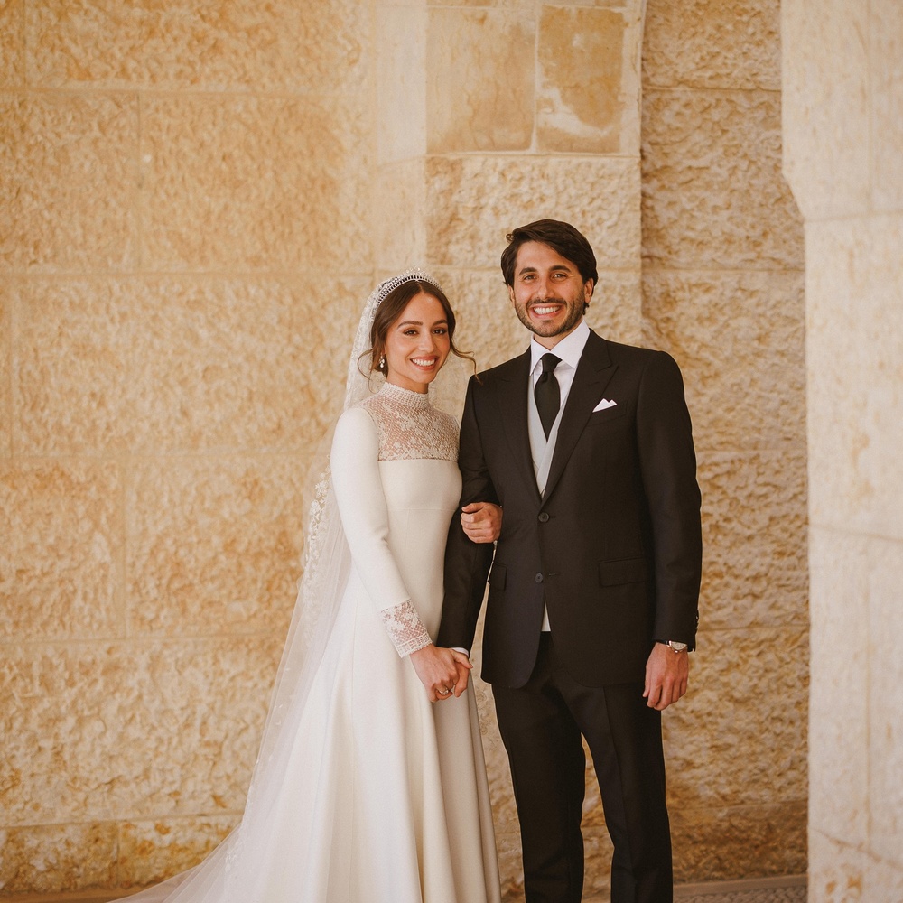 الأميرة إيمان وعريسها في يوم زفافهما 