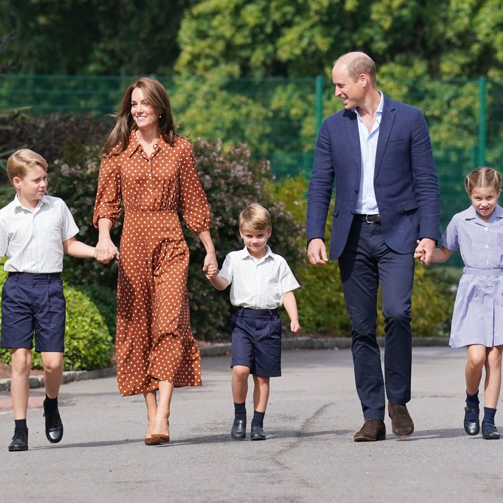 الأمير جورج Prince George of Wales والأميرة تشارلوت Princess Charlotte of Wales والأمير لويس Prince Louis of Wales