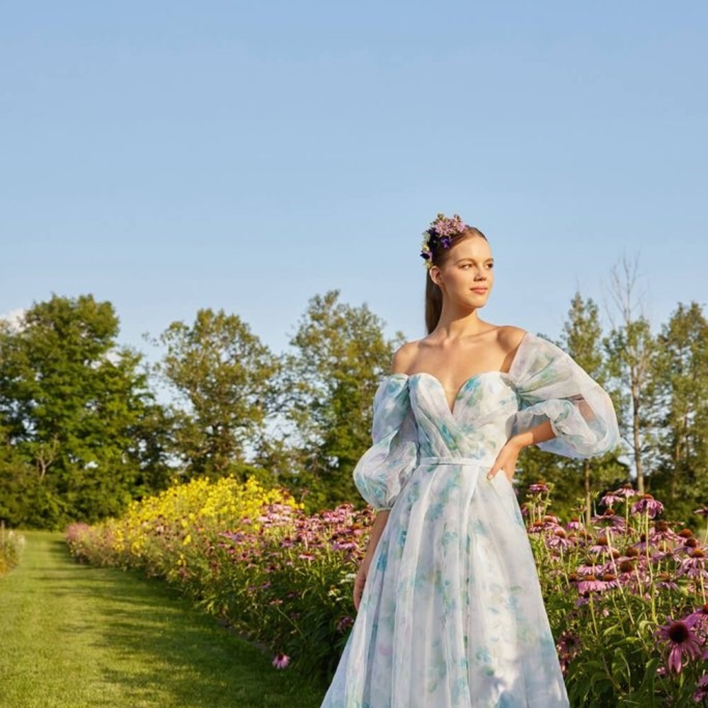 فساتين زفاف في الحديقة@esposa