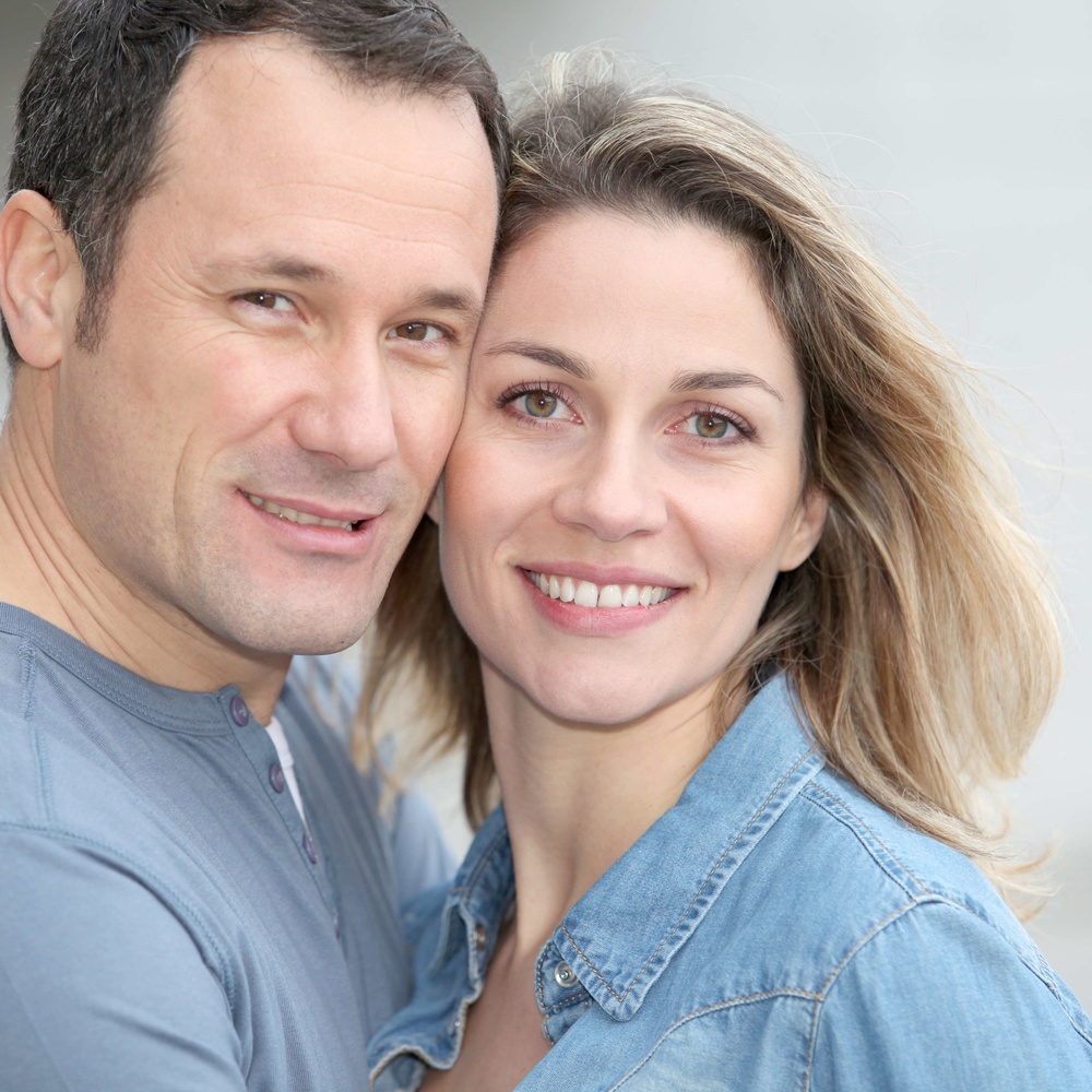 ليست صفات الرجل الأربعيني وحدها هي التي تجذب المرأة إليه بل قدرته على تحقيق الأمان للمرأة أيضاً 