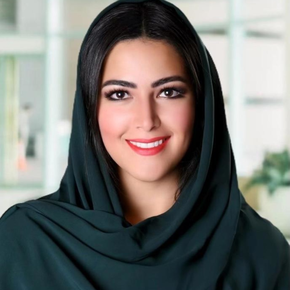 من هي "هديل بياري" أول سعودية تتولى منصبا قياديا هاما في مجال الضرائب ؟