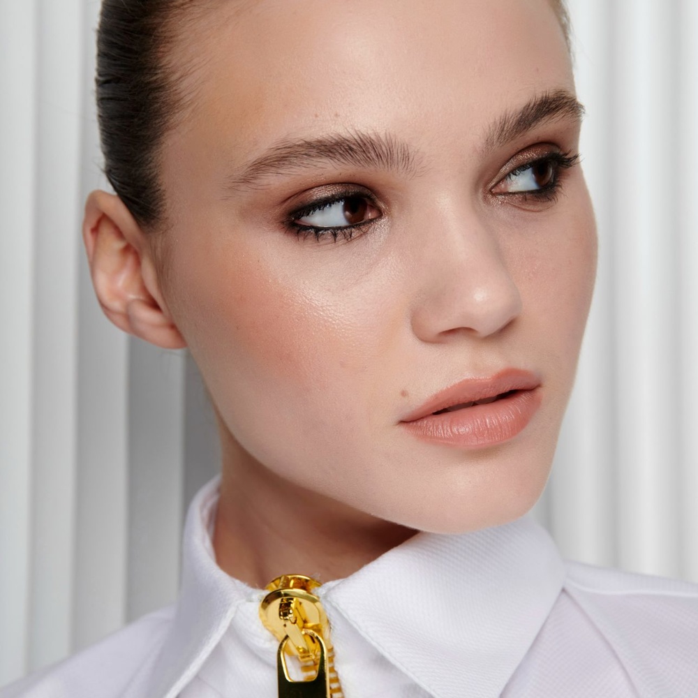 أسرار العناية ببشرة منتعشة خلال رحلة طويلة المدى