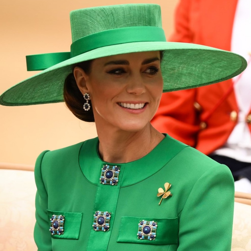  تسريحات شعر الكعكة المنخفضة بأسلوب كيت ميدلتون