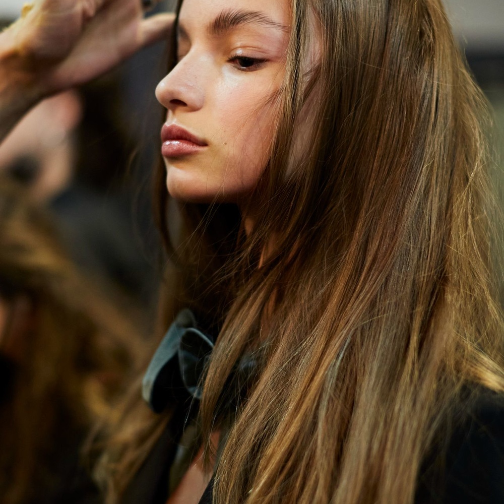 حيل لإزالة رائحة الشعر الدهني في الصيف