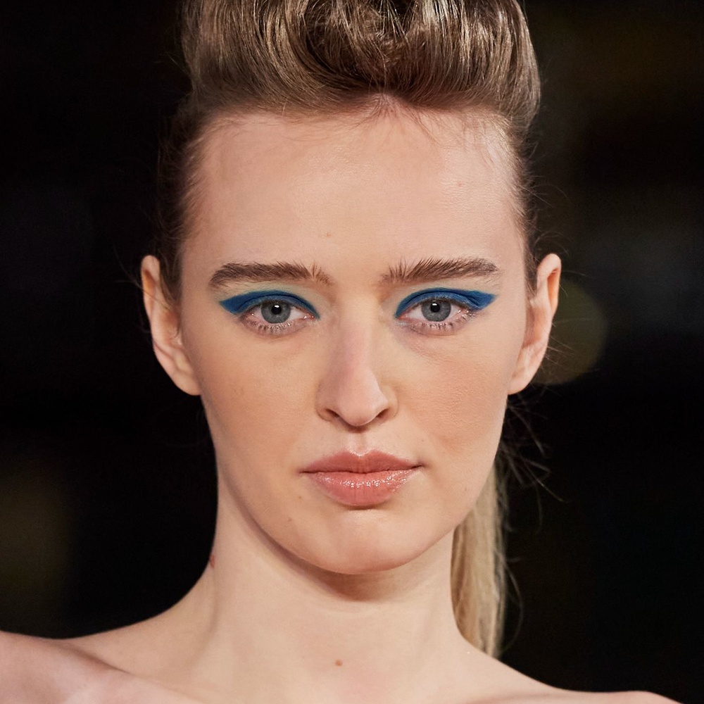 مكياج قوي لسهرات السفر