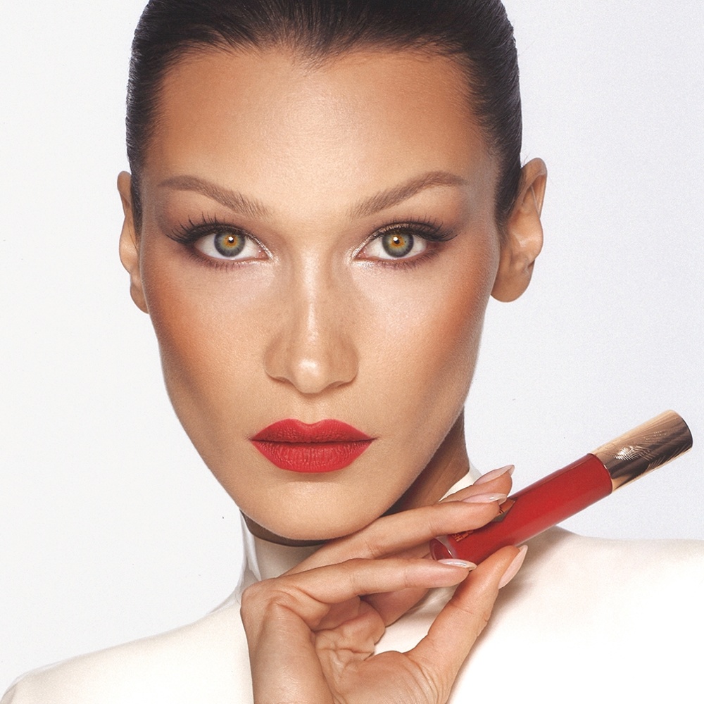 شارلوت تلبوري  تقدم AIRBRUSH FLAWLESS LIP BLUR الجديد