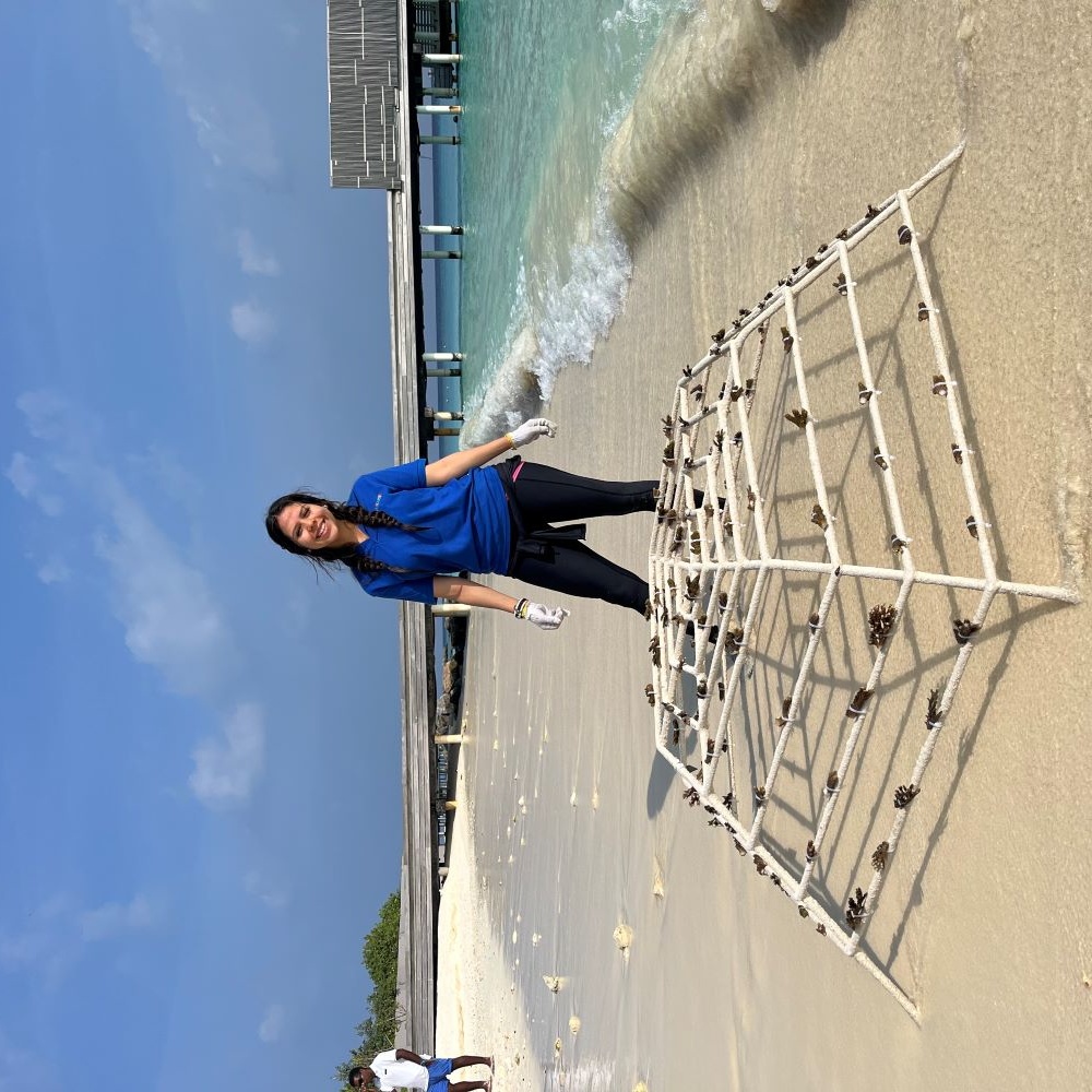 هايزل أروجو عالمة أحياء تعشق المحيطات والحيوانات البحرية  