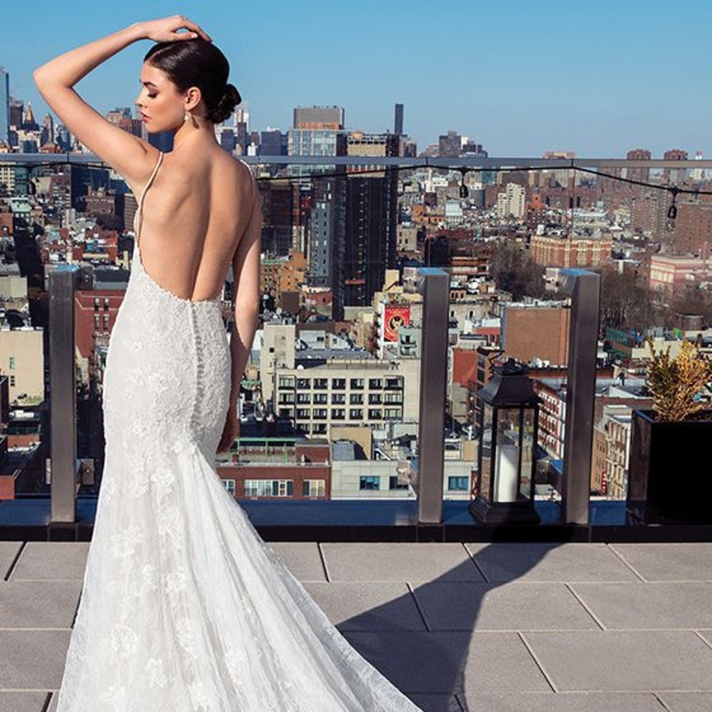 فساتين زفاف مع ظهر مفتوح