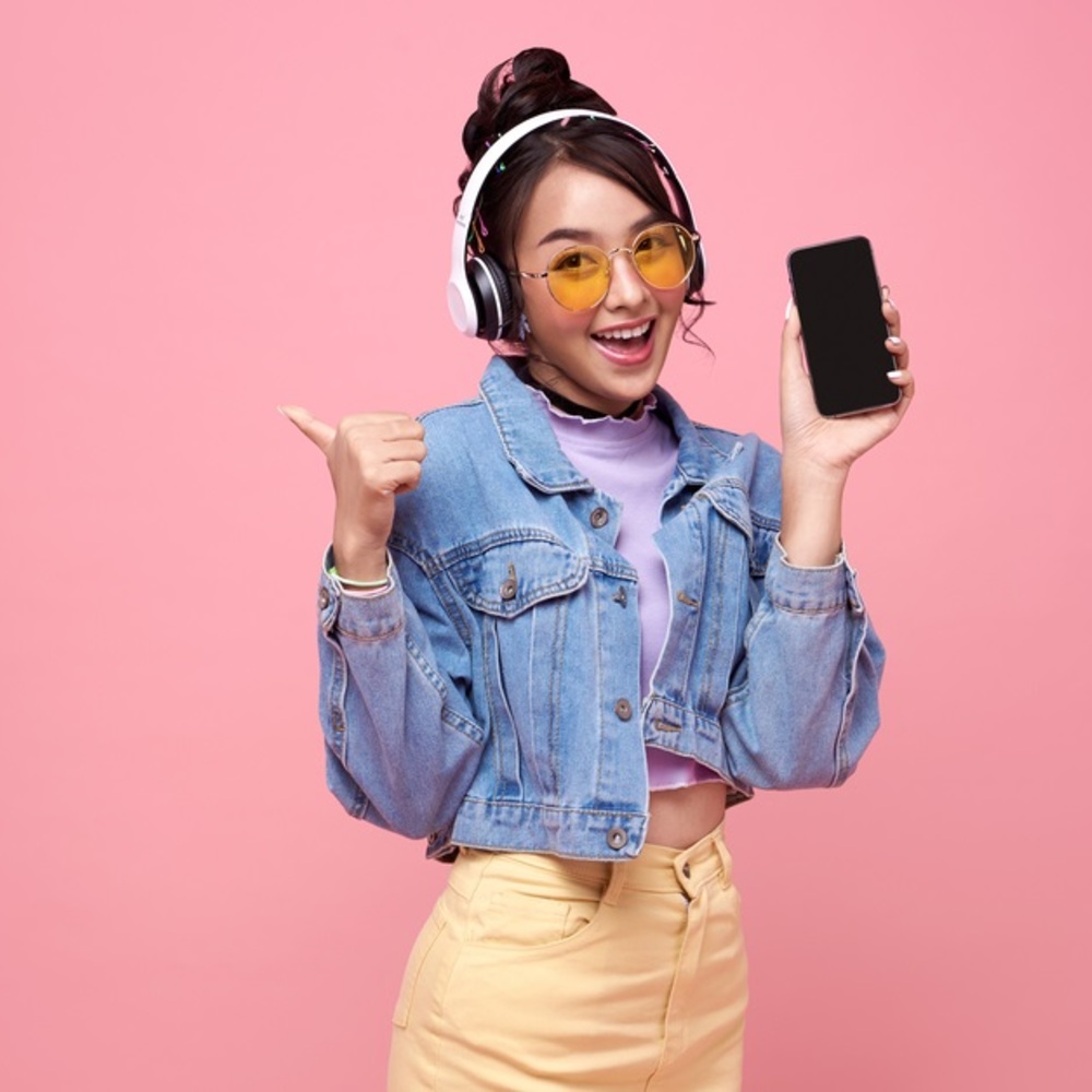 تعلَق المراهقين بشاشات المحمول.. متى يكون زائدًا عن الحدَ