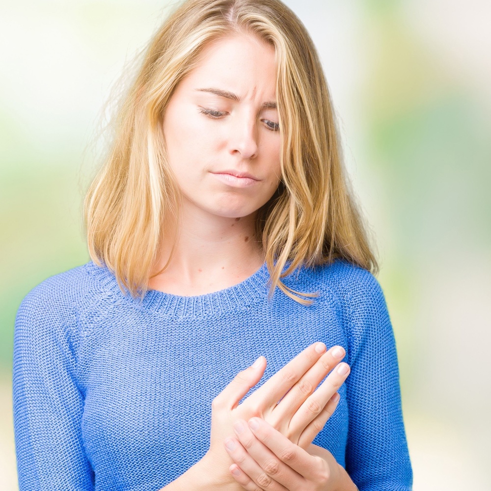 الوهن والضعف من أهم أعراض نقص الكالسيوم عند النساء 