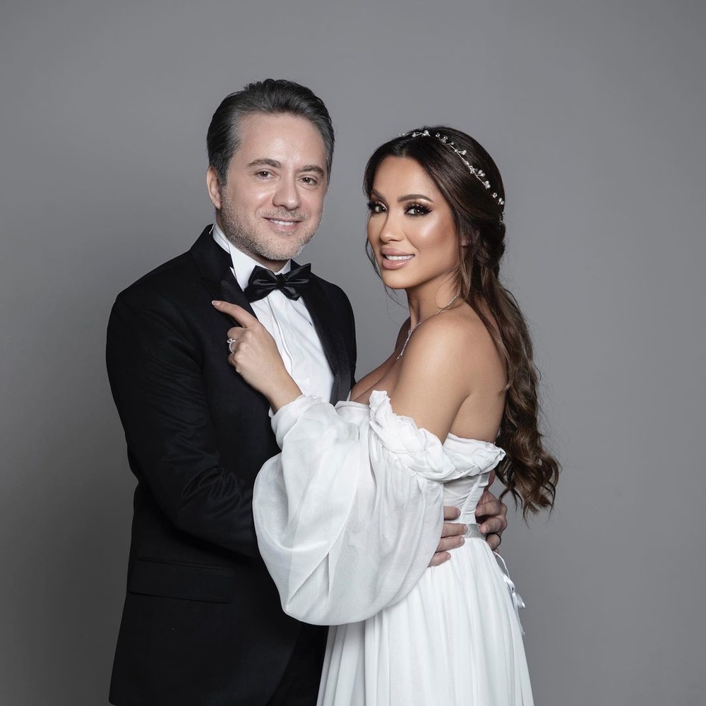 صورة للفنان مروان خوري مع زوجته ندى رمال