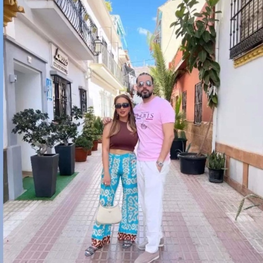 عبد الفتاح الجريني وزوجته في شهر العسل في اسبانيا