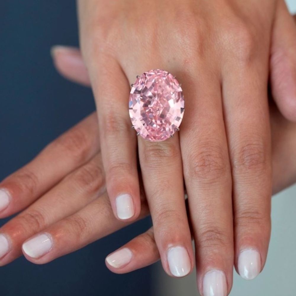 ماسة Pink Star واحدة من أشهر أحجار الألماس الوردي - الصورة من موقع Natural Diamonds