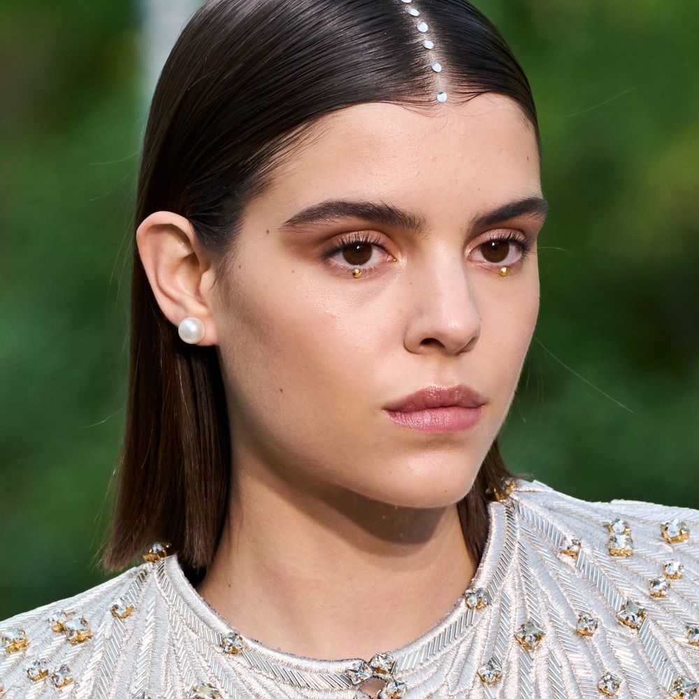 تسريحات شعر مبللة مع الستراس من وحي دار Maison Sara Chraibi