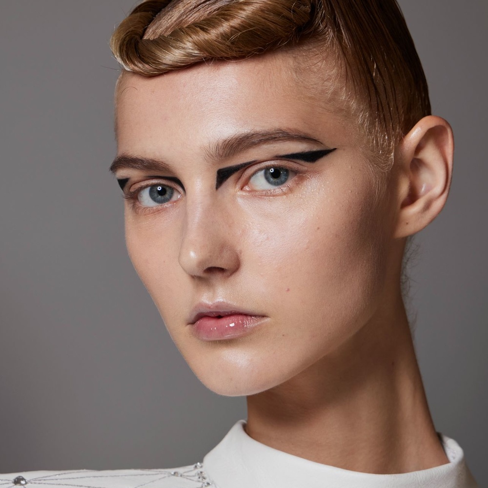 تسريحات شعر هندسية وملفوفة من دار Ardazaei