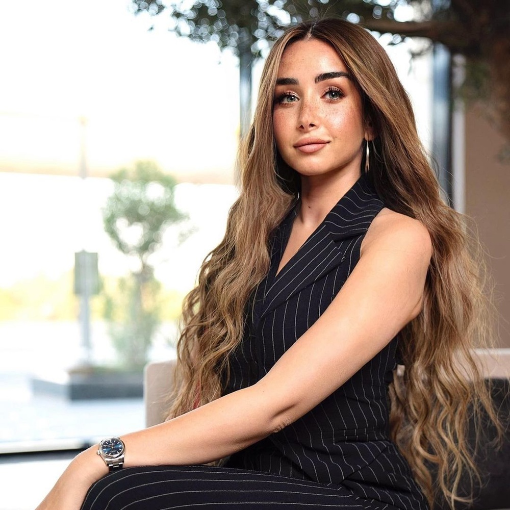 هنا الزاهد