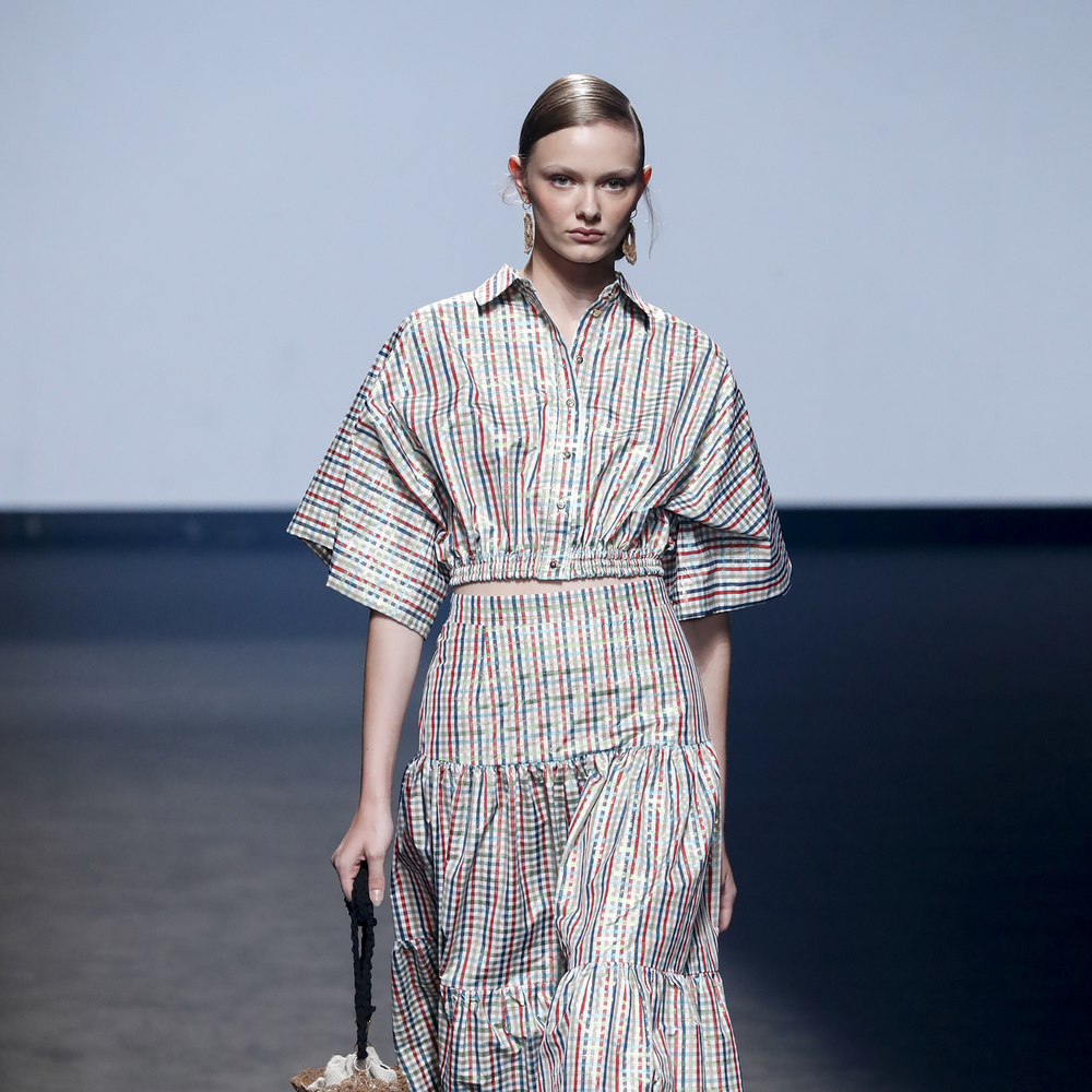 إعتمدي صيحة تنانير الكارو في إطلالة الصيف