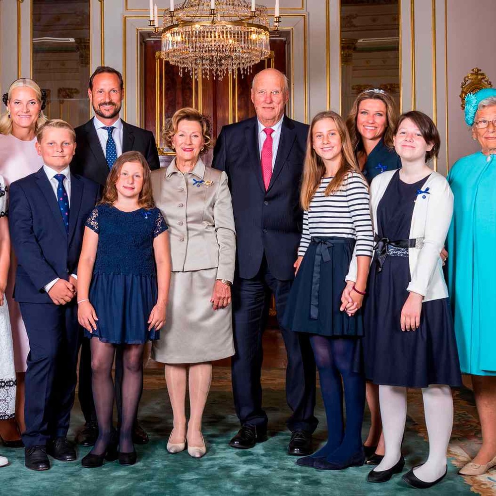 لهذه الأسباب توصف حياة أفراد العائلة المالكة النرويجية بأنها الأكثر بساطة في أوروبا