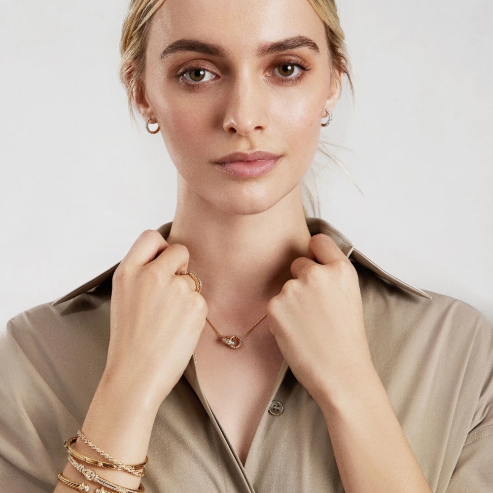 أساور من الذهب من مجموعة Cablespira لديفيد يورمان David Yurman