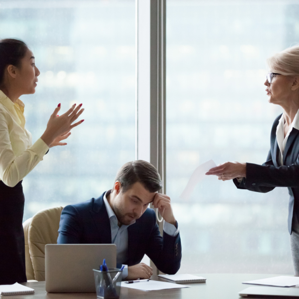 10 علامات تدل على أنك في بيئة عمل سامة... اكتشفيها قبل الالتحاق بها