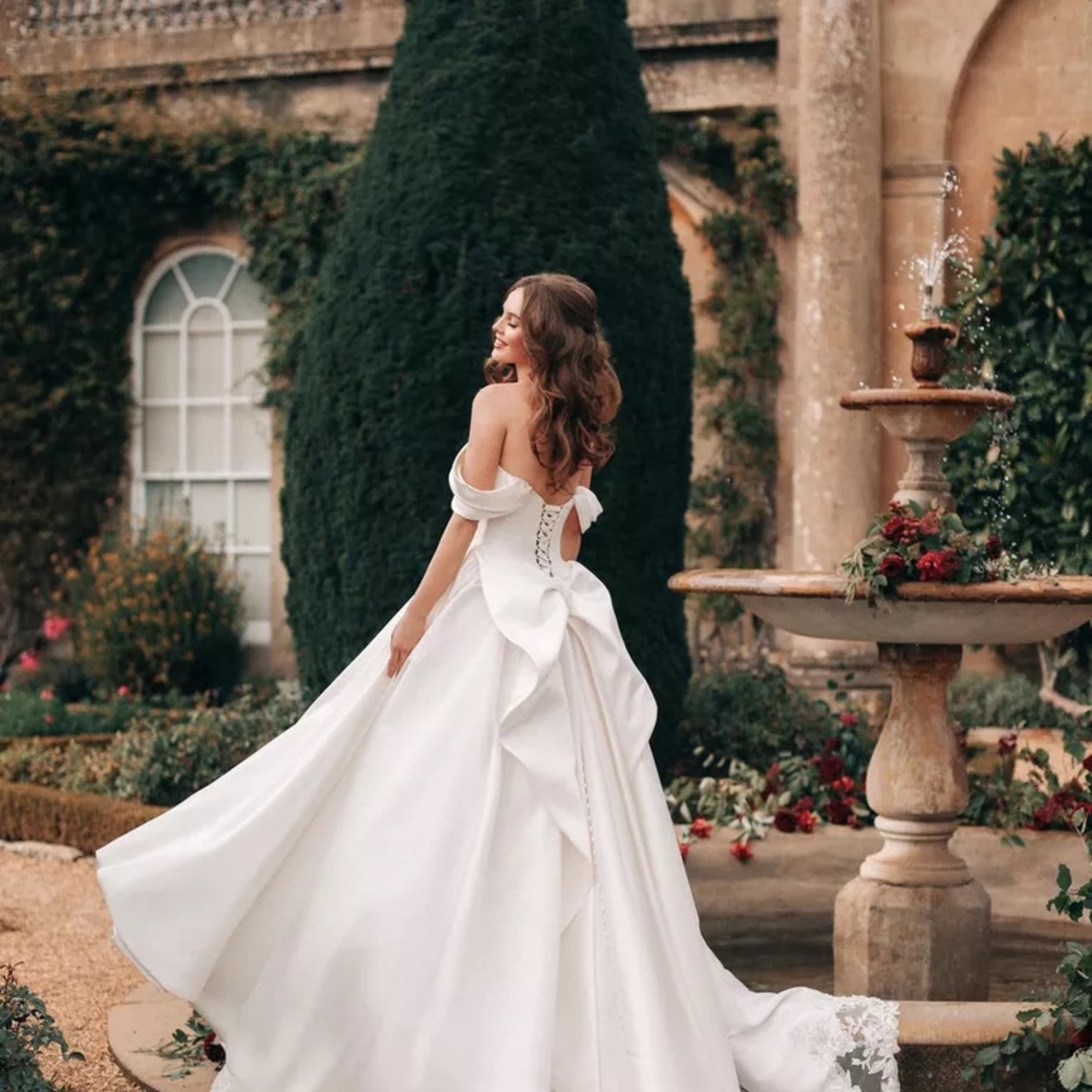 فساتين زفاف مع فيونكات@allure