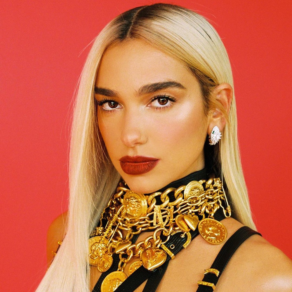 نجمات عالميات عشقنّ اقتناء المجوهرات وارتبط اسمهن بها