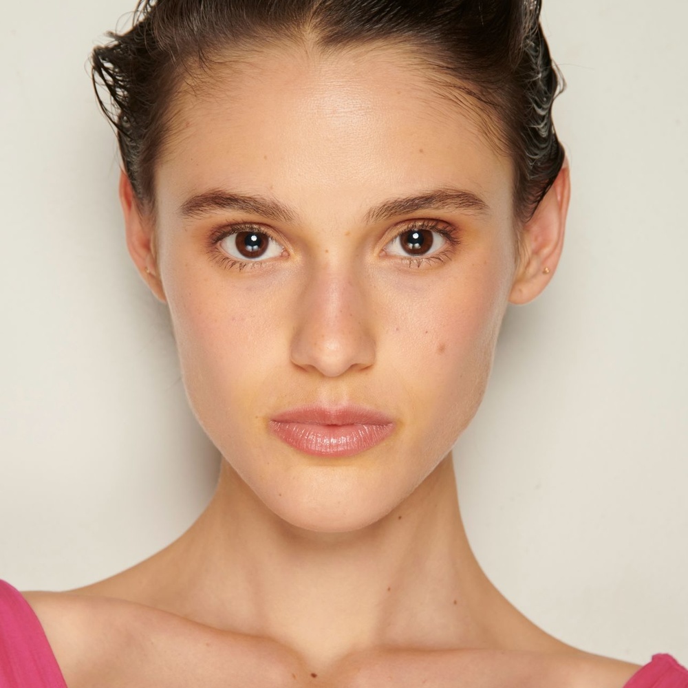 عطور نسائية بنفحات العود لإطلالات يوم المرأة الإماراتية