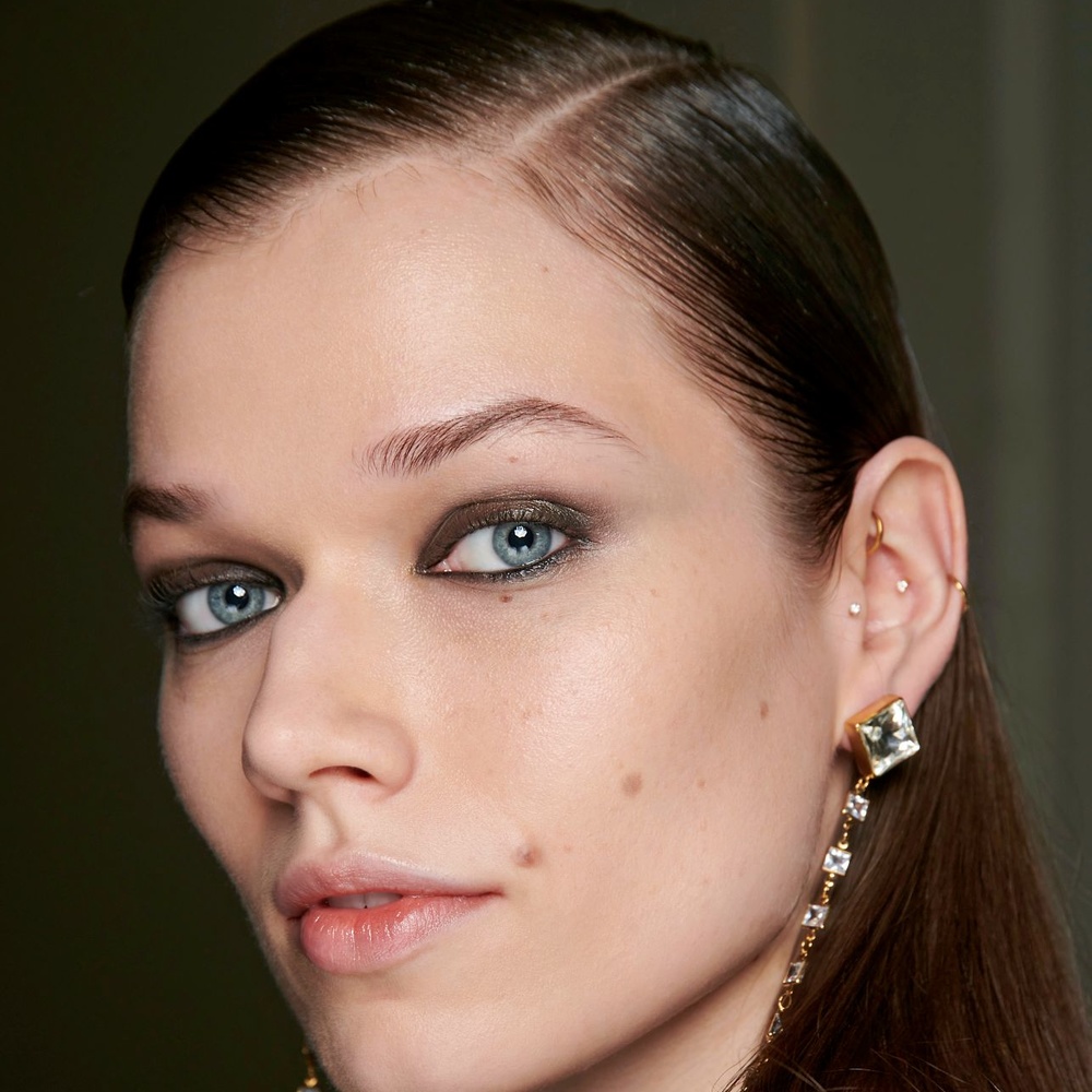 ما تحتاجين إلى معرفته قبل شراء العدسات اللاصقةالملونة لمكياج مميز