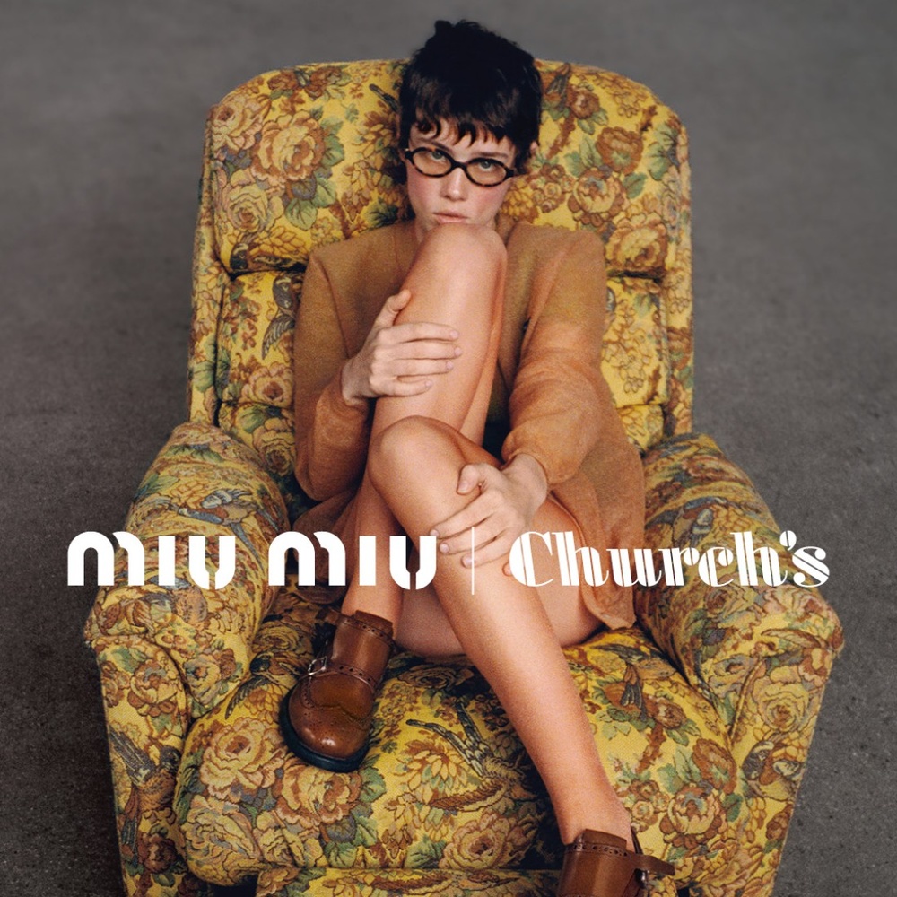 تعاون Miu Church’s X Miu يجمع الطابع الرسمي مع الروح المفعمة بالحيوية