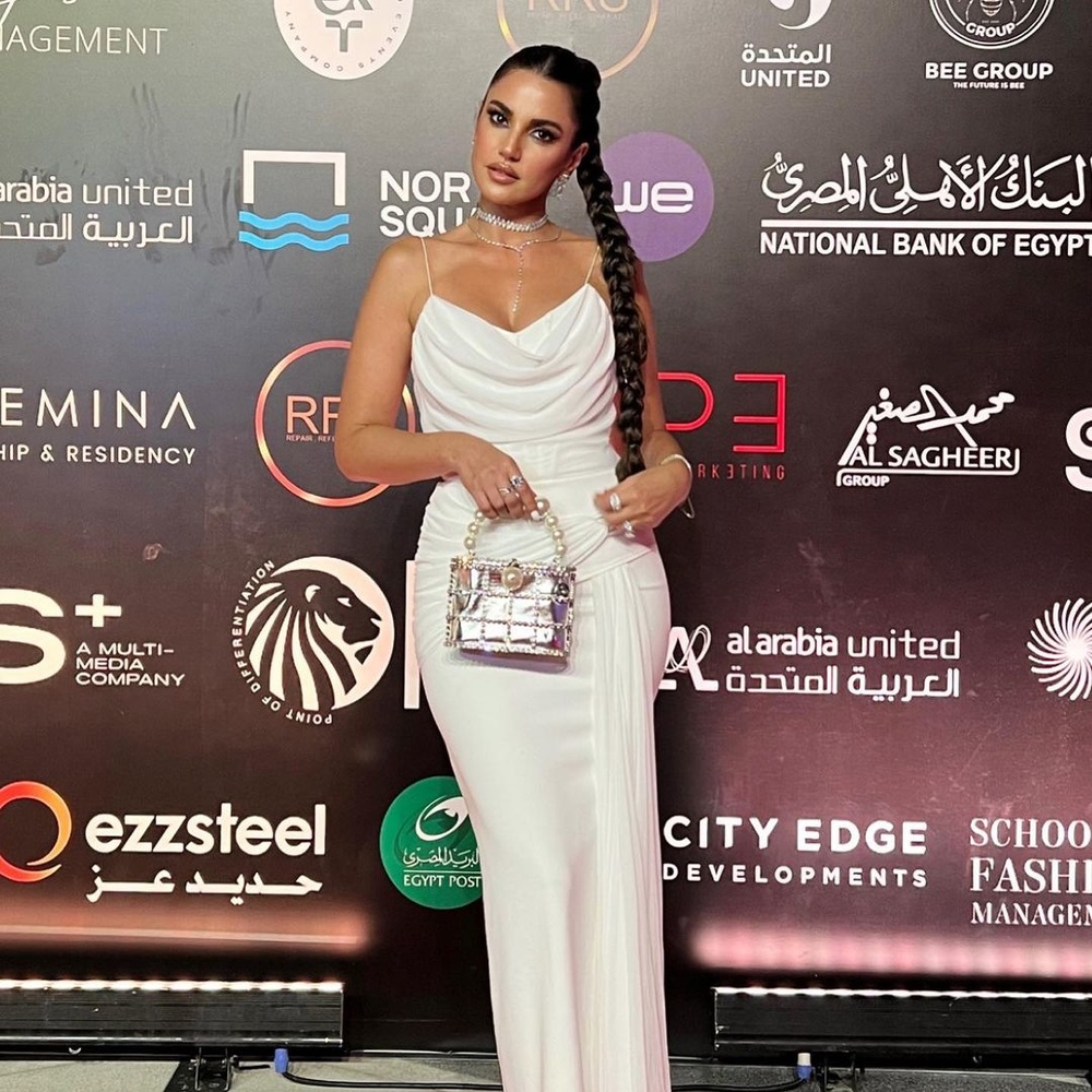 النجمات يتنافسن على إطلالات صيفية لافتة في مدينة العلمين .. شاهدوا اختياراتهن العصرية والأنيقة