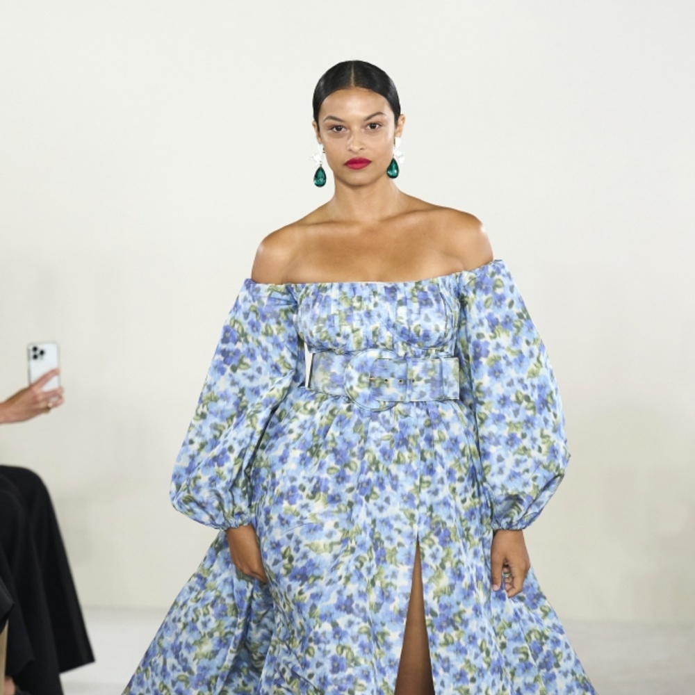 نصائح الموضة التي تمنح صاحبات الجسم الممتلئ إطلالات تعزّز فخرهن بجسمهن