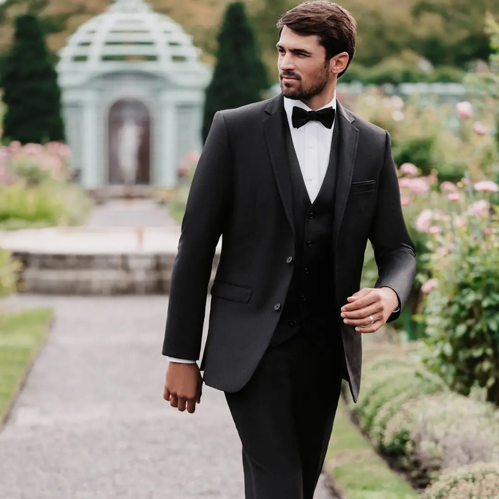 إكسسوارات أنيقة للعريس لا غنى عنها لإطلالة جذابة