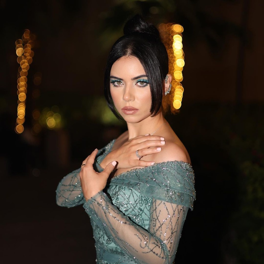أساليب جمالية للصبايا إعتمديها مع الفستان الأخضر إحتفالا باليوم الوطني السعودي ..تابعي الخطوات