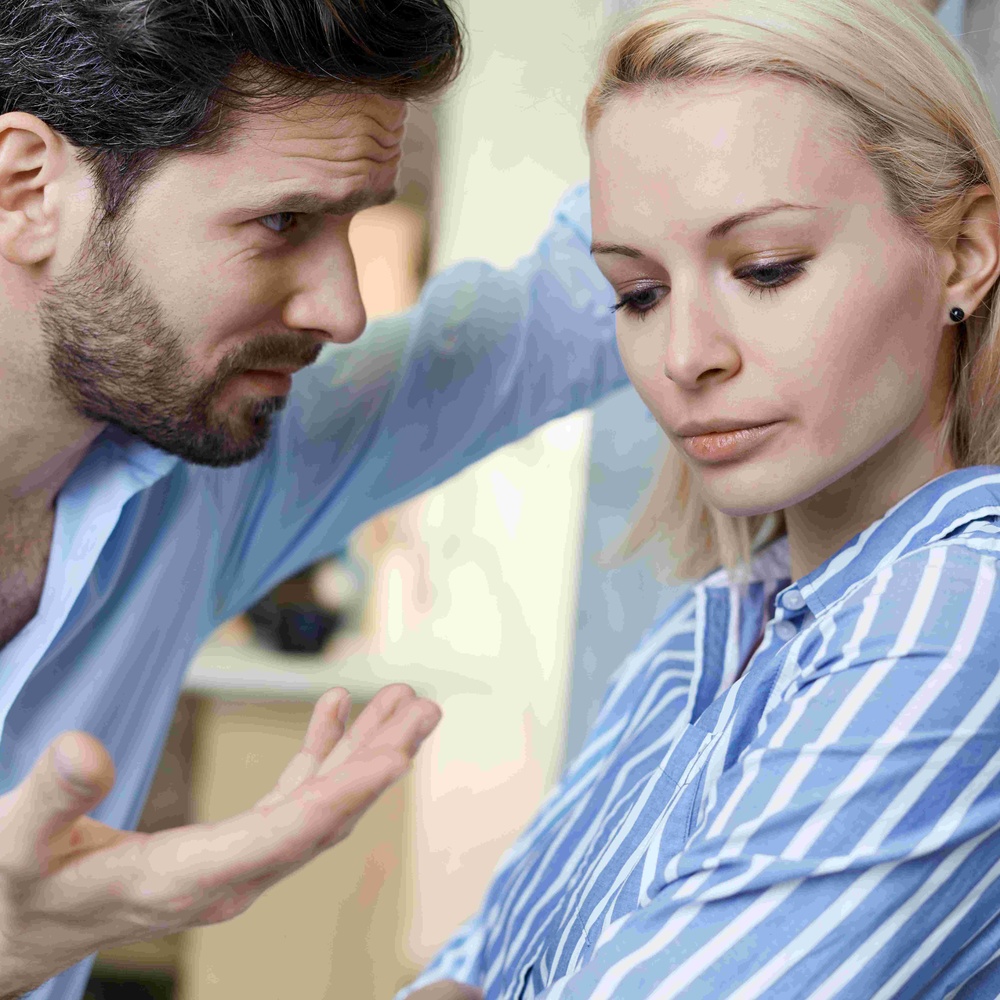 الانفصال عن الرجل النرجسي صعب ولكن الاستمرار في الحياة معه أمر قاتل للمرأة