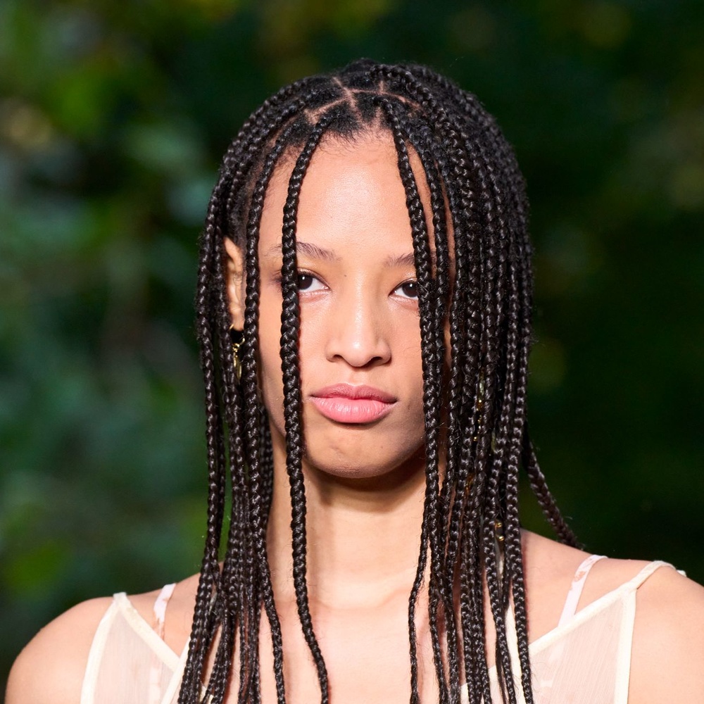 أجدد تسريحات شعر الضفائر الشبابية في صيف 2024