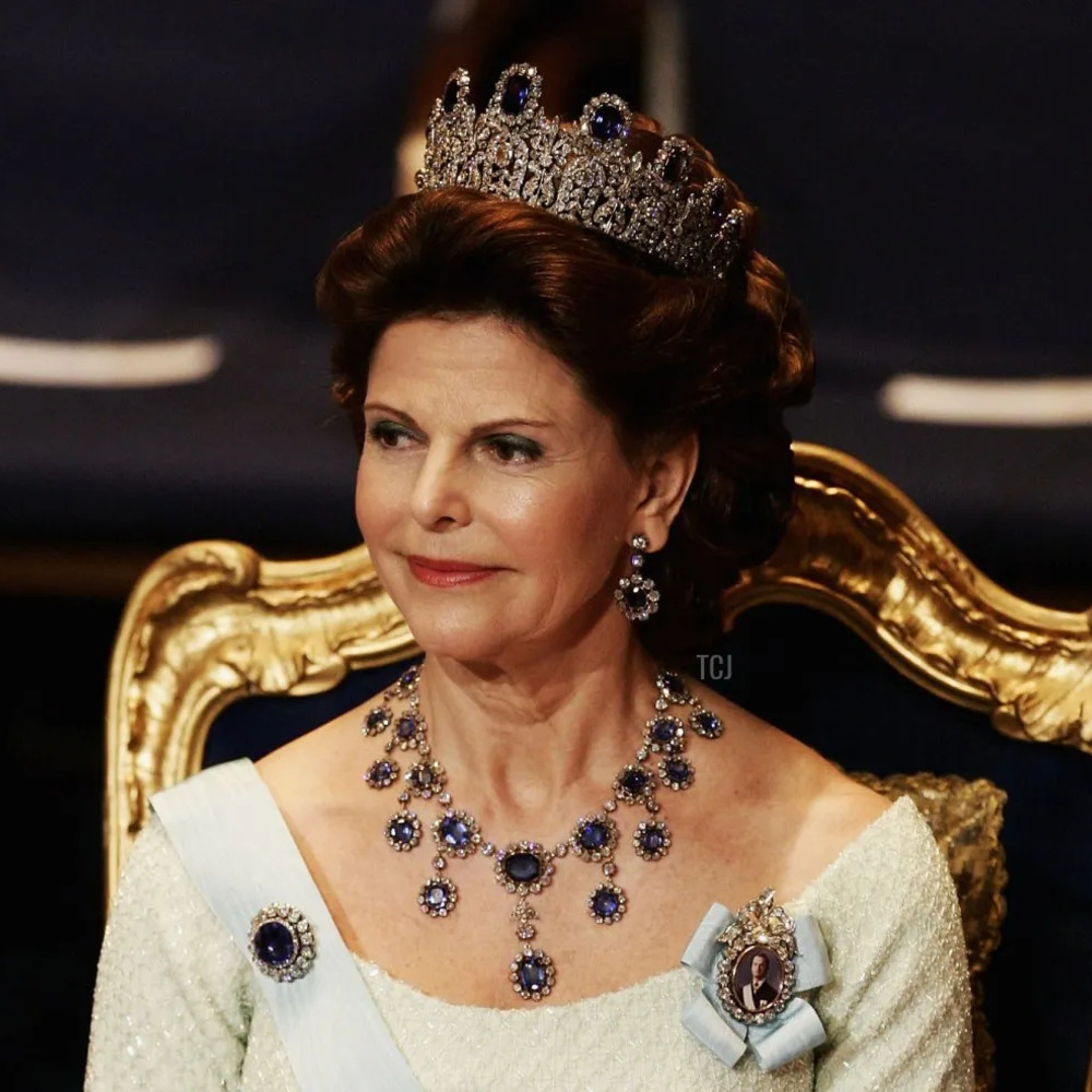 تعرفي على تاج ياقوت لوتشتنبرغ المرصع بالياقوت الأزرق والذي ربط بين ملكة معاصرة وإمبراطورية بائدة