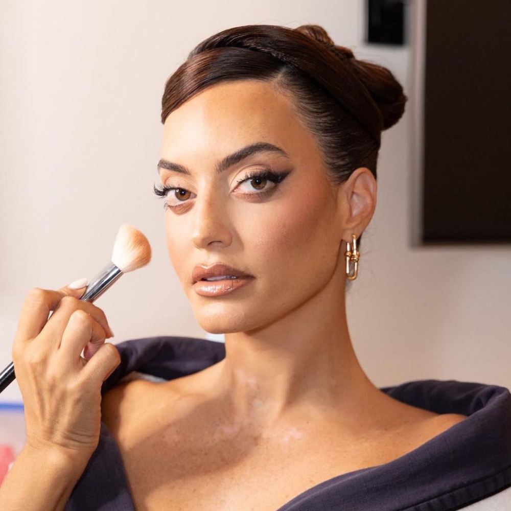 مكياج المناسبات للعيون الكبيرة لا تبطل موضته على خطى كارن وزان