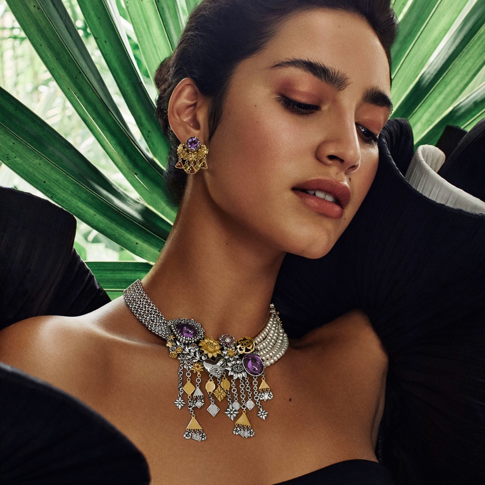 عزة فهمي تكشف عن "عجائب الطبيعة"..مجموعة جديدة تنبض بجمال الزهور