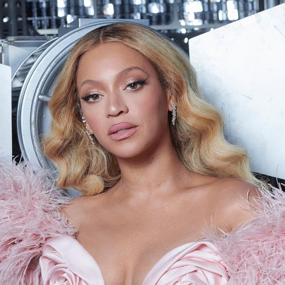 بيونسيه تلهمك بأجدد صيحات جمالية مشرقة لموسم خريف 2023... إليك أسلوبها